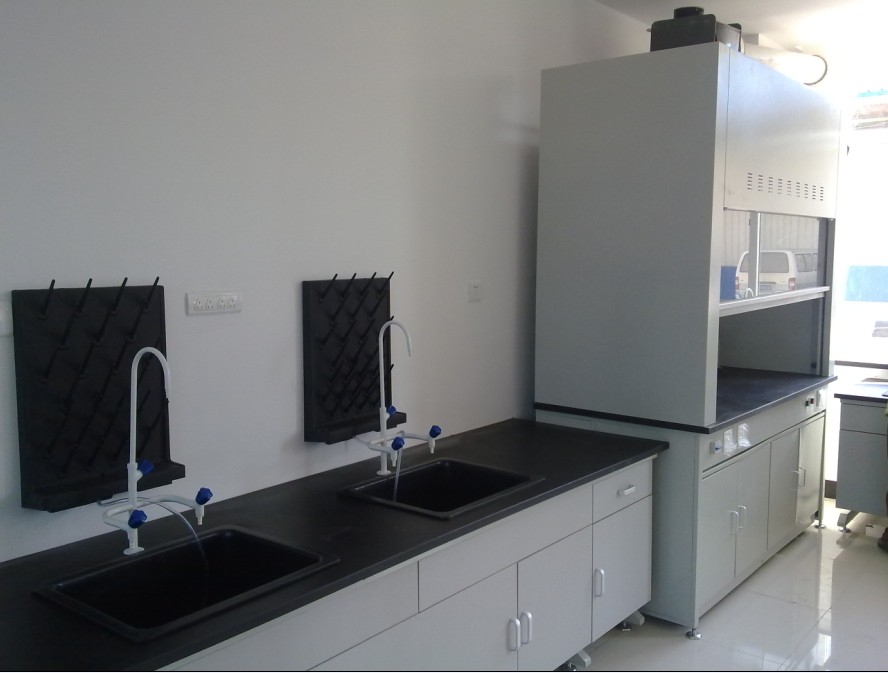 實(shí)驗(yàn)臺(tái)